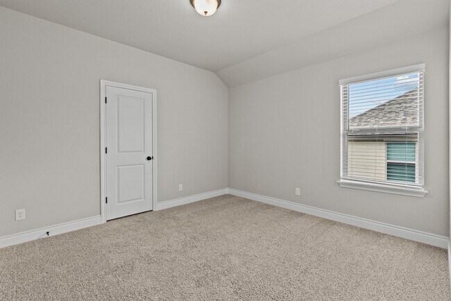 Building Photo - 1612 Eaton Pk