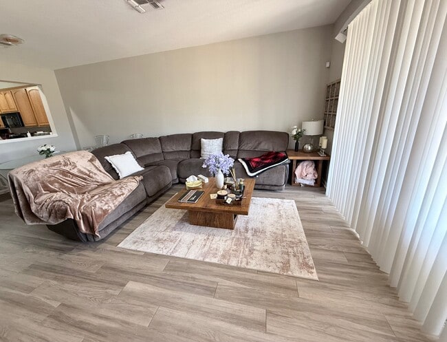 Building Photo - 7154 Showcase Ln