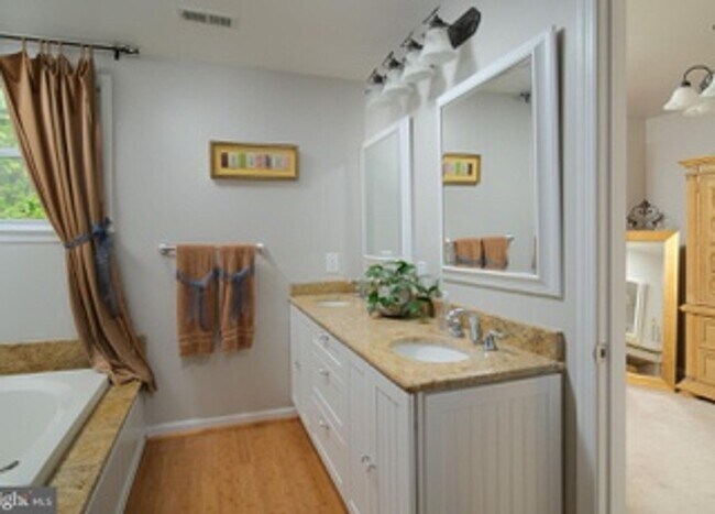 Building Photo - 391 Windermere Dr