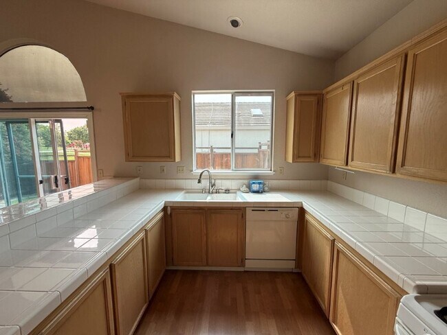 Building Photo - 900 Bluewater Dr