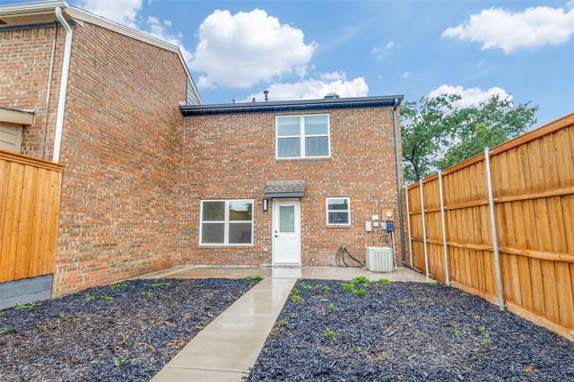 Building Photo - 301 Towne House Ln