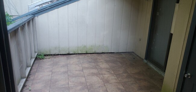 BACK PORCH - 305 Creek Dr
