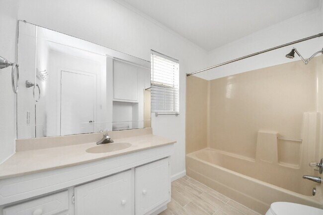 Building Photo - Waterfront Rental