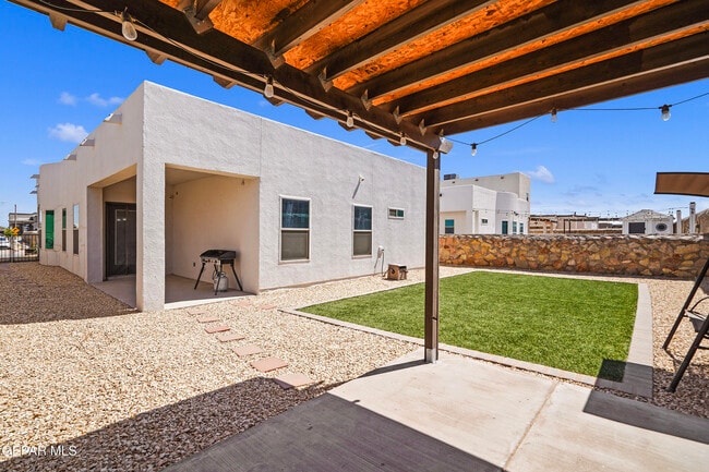Building Photo - 13616 Samlesbury Ave