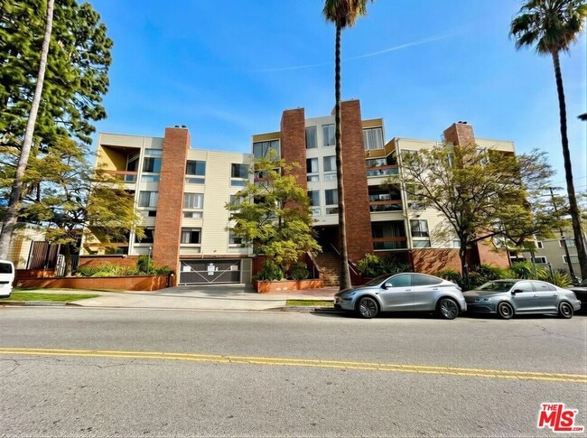 Building Photo - 750 S Bundy Dr