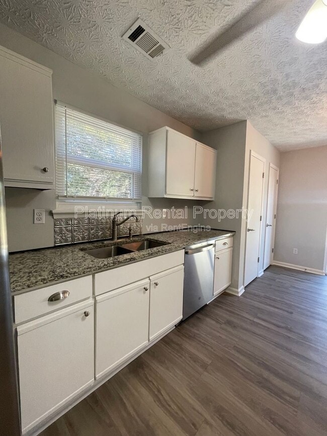 Building Photo - 1630 Creek Crossing SE