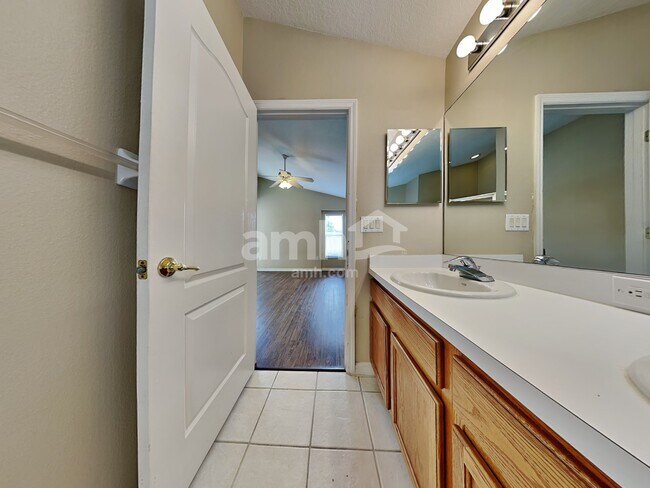 Building Photo - 11240 Lake Lanier Dr