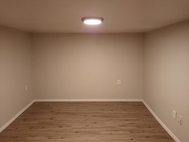 Building Photo - $1195 - 3 bedroom/ 2 bathroom plus bonus r...
