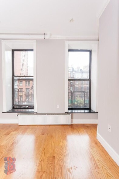 Primary Photo - 202 E 13th St