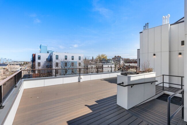 Building Photo - 277 Border St