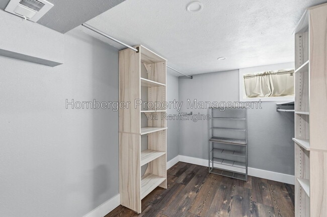 Building Photo - 1210 S Maple St