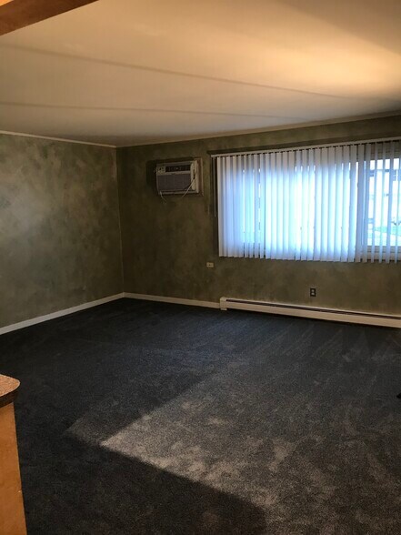 Building Photo - 125 Twin Oaks Dr