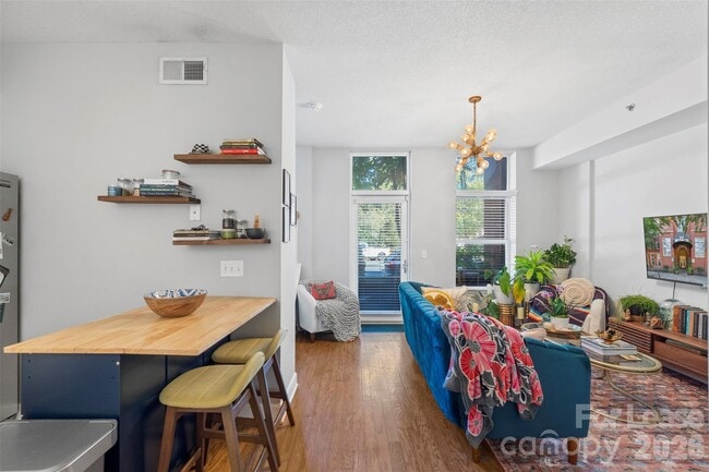 Building Photo - 1320 Fillmore Ave