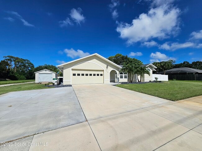 Building Photo - 832 Newfound Harbor Dr