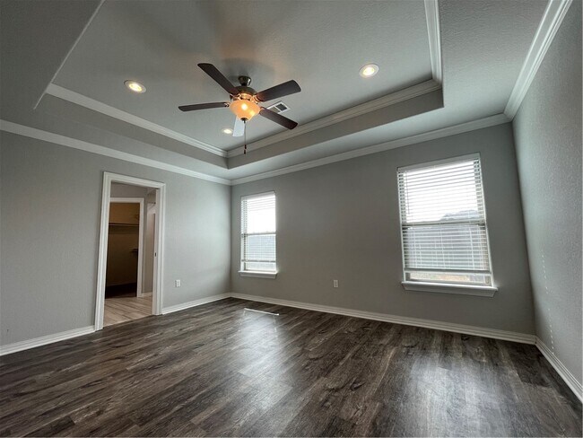 Building Photo - 4553 W Divide Dr