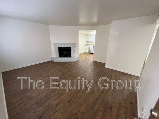 Building Photo - 3928 W Meadow Ave