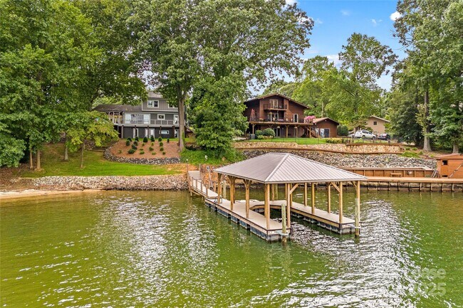 Building Photo - 9598 Riviera Dr