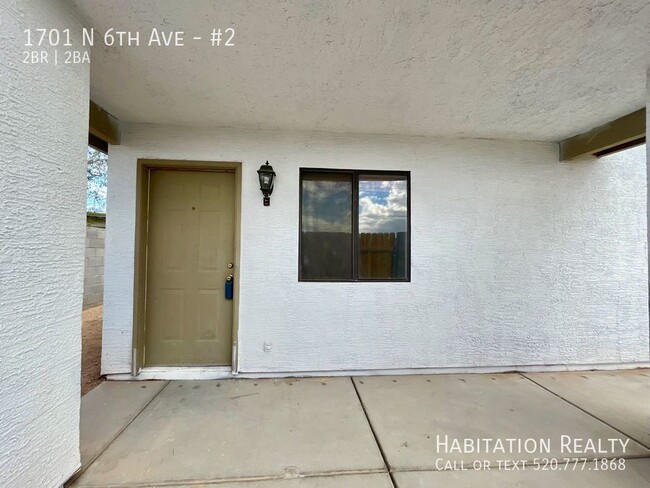 Building Photo - 2 bed/2 bath newly renovated! Easy biking,...