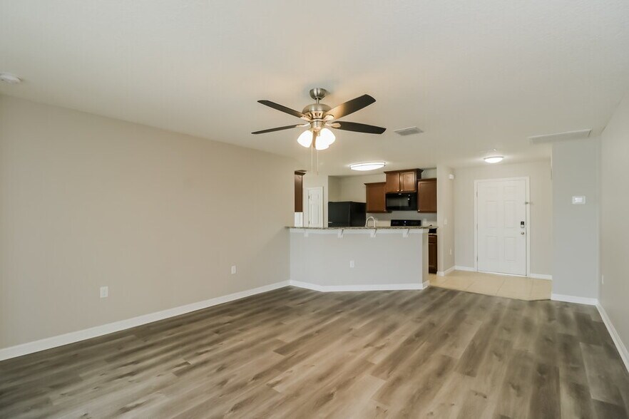Building Photo - 6742 Wirevine Dr