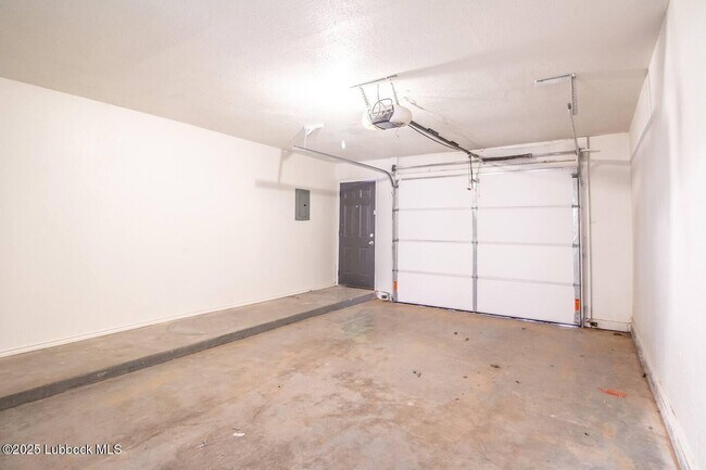 Building Photo - 5806 6th St