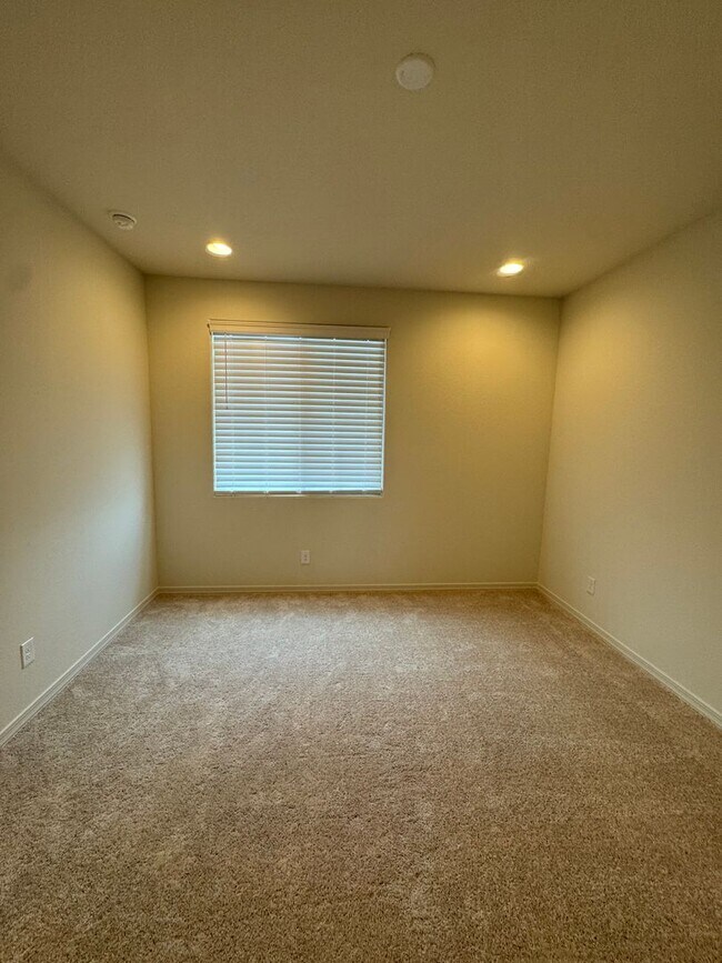 Building Photo - 17156 W Smoketree Dr