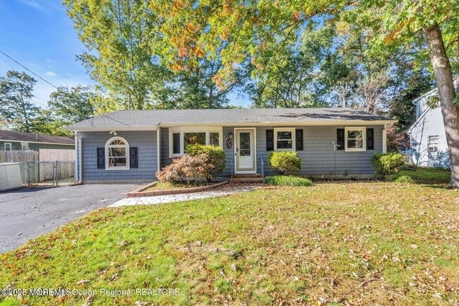 Building Photo - 2253 Llewellyn Pkwy