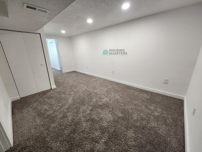 Building Photo - 3904 W Wellesley Ave