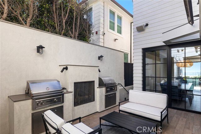 Building Photo - 2428 The Strand