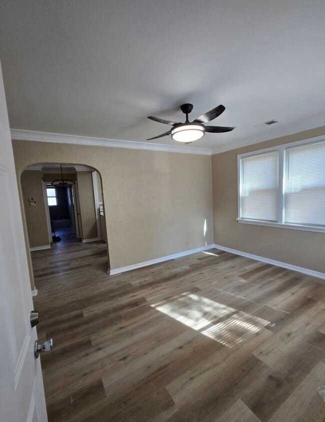 Building Photo - Walker duplex