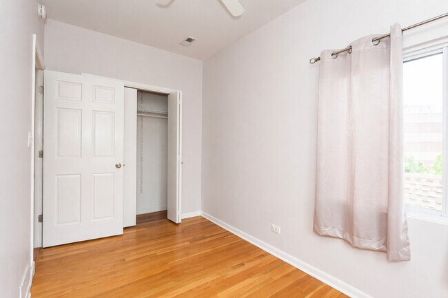Building Photo - 2204 N Clybourn Ave
