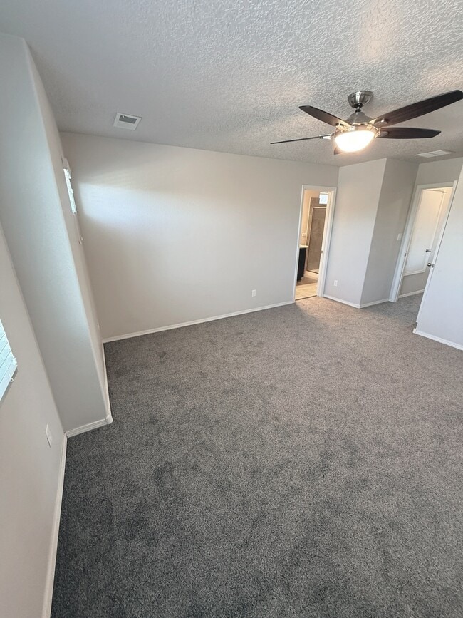 Building Photo - 8936 Mission Ridge Dr