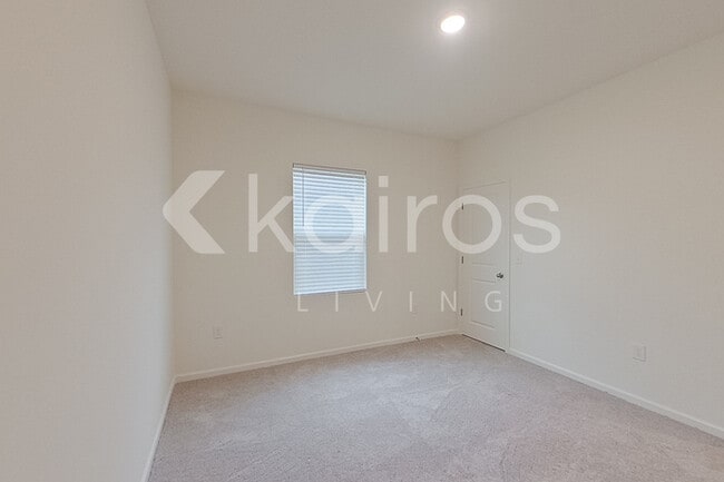 Building Photo - 653 Castillo Dr