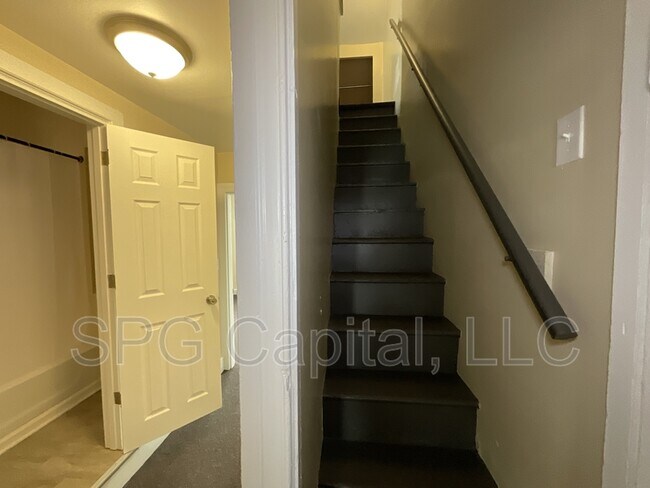 Building Photo - 544 Smith St