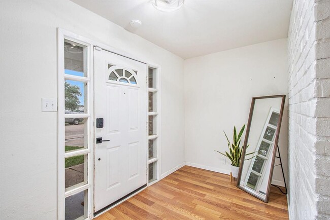 Building Photo - 17223 Fife Ln