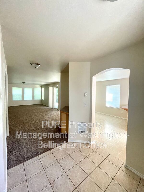 Building Photo - 901 Orchid Pl