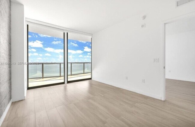 Building Photo - 460 NE 28th St