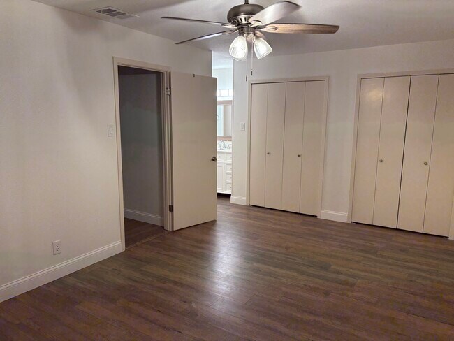 Building Photo - 3225 Castledale St