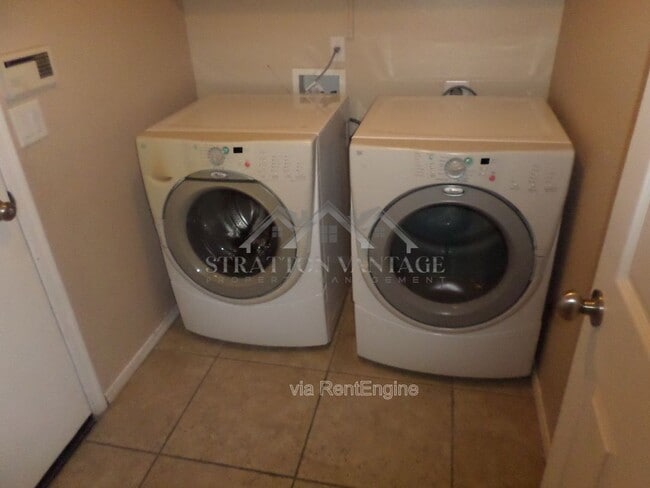 Building Photo - 1641 W Orchid Ln