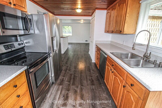 Building Photo - 1202 44th St SE