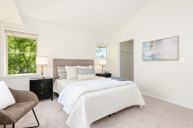 Building Photo - Must-see property that still feels brand new
