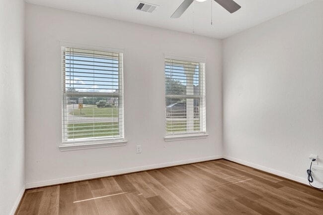 Building Photo - 184 Red Clover