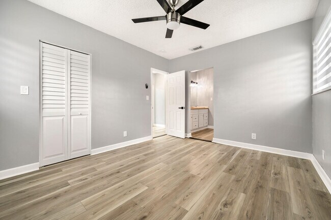 Building Photo - 1571 SW 13th Dr