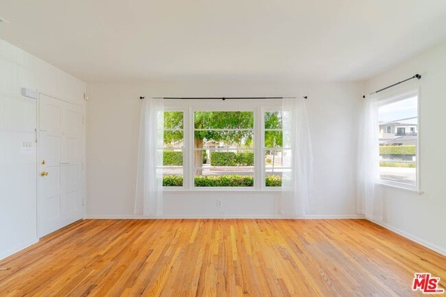 Building Photo - 4950 Newcastle Ave