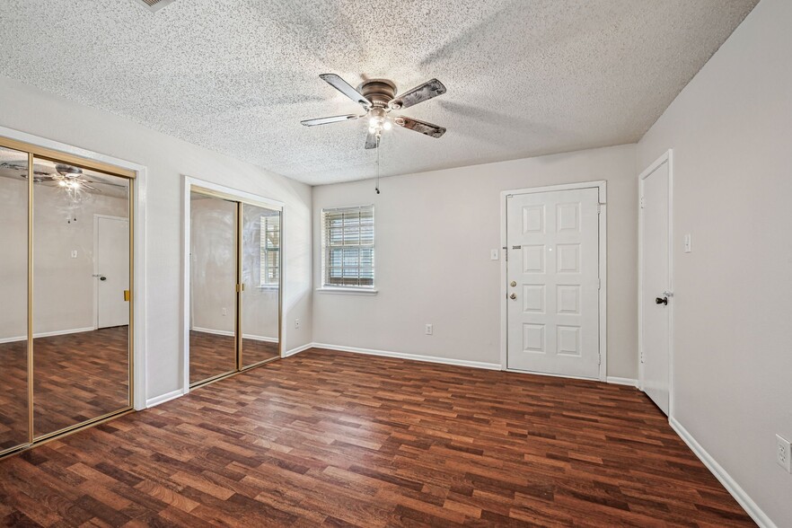 Building Photo - 737 Heavens Dr