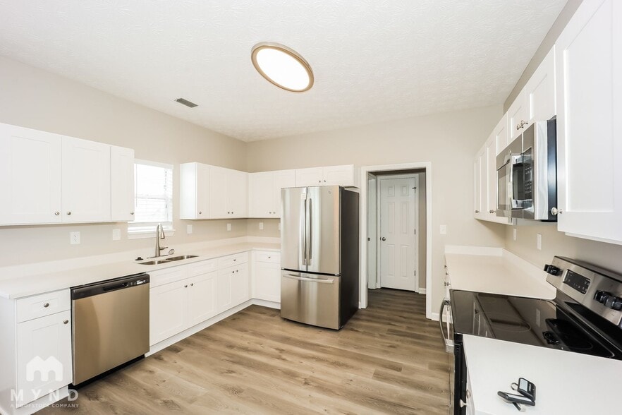 Building Photo - 3302 Summer Brooke Ln