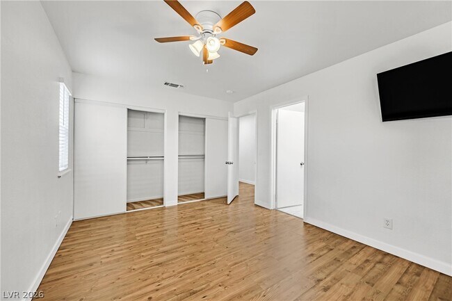 Building Photo - 592 Macbrey Dr