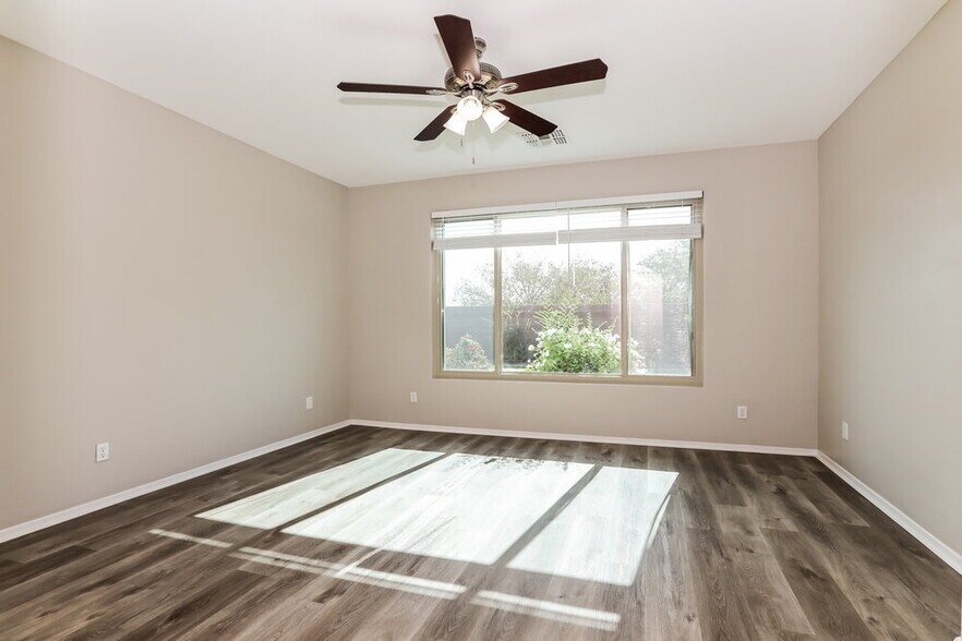 Building Photo - 3355 E Hampton Ln