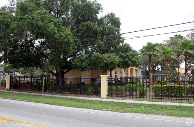 Primary Photo - The Oaks at Stone Fountain