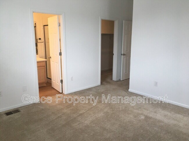 Building Photo - 9681 Truckee St