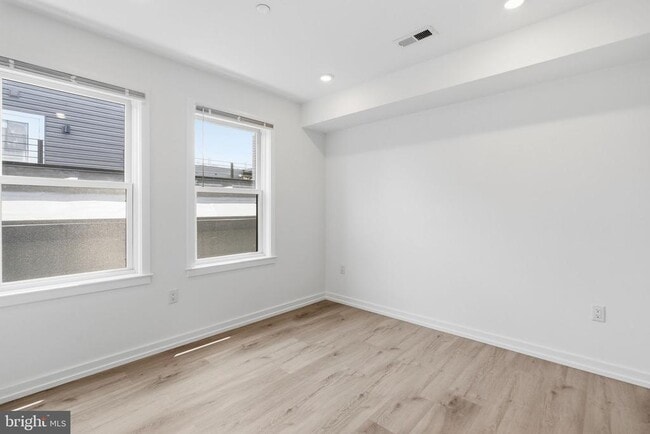 Building Photo - 209 New St